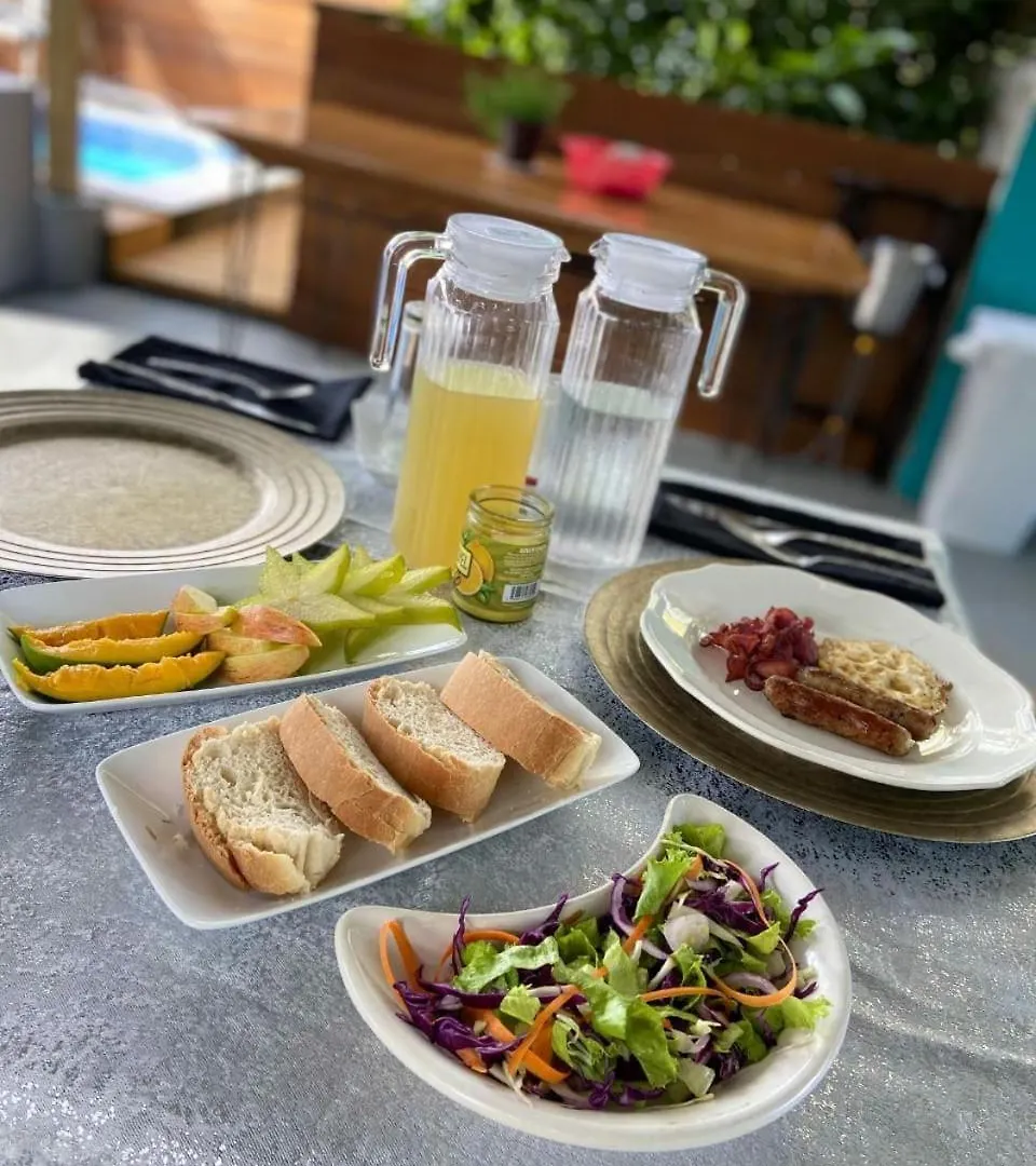 The Local Experience - Kalbas Suite Choiseul